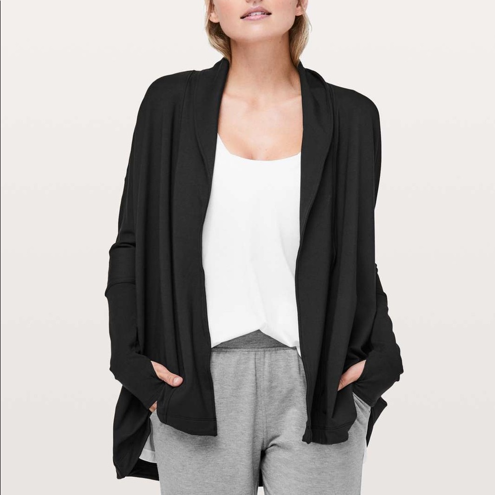Lululemon Back in Action Wrap, Black, Size 10